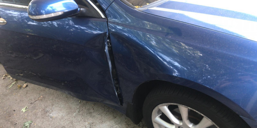 picture of accident damage to sellers vehicle